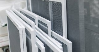 Москитные сетки на пластиковые окна Кандалакша купить по цене от 942 руб.